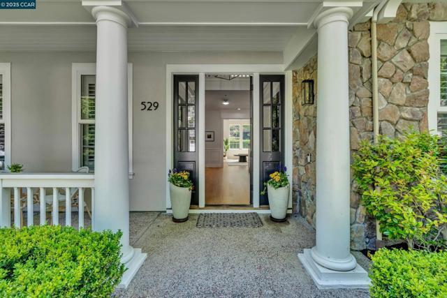 529 Justin Morgan Dr, Alamo CA: https://media.crmls.org/mediaz/b25b3ba4-30b9-4a61-934d-7dea81d0766d.jpg