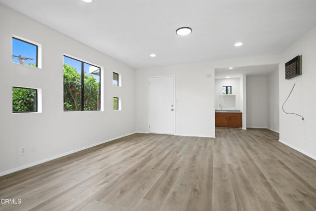 5131 Greenbush Avenue, Sherman Oaks CA: https://media.crmls.org/mediaz/b25b9d0a-179c-4431-9783-f086a462379d.jpg
