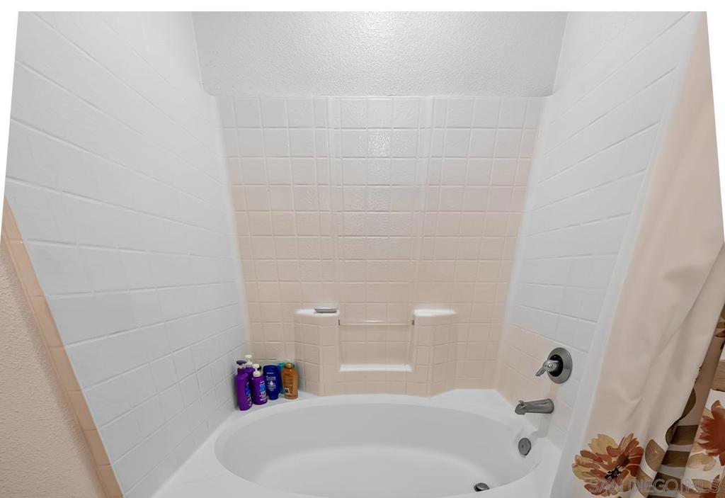 https://media.crmls.org/mediaz/b25bd9d4-8203-49a9-a73c-2e59f4b9e212.jpg?preset=X-Large