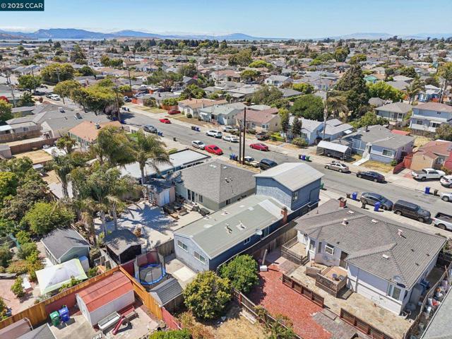 2110 Hellings Avenue, Richmond CA: https://media.crmls.org/mediaz/b25c2c68-81cd-41cb-92ef-399c93437ff3.jpg