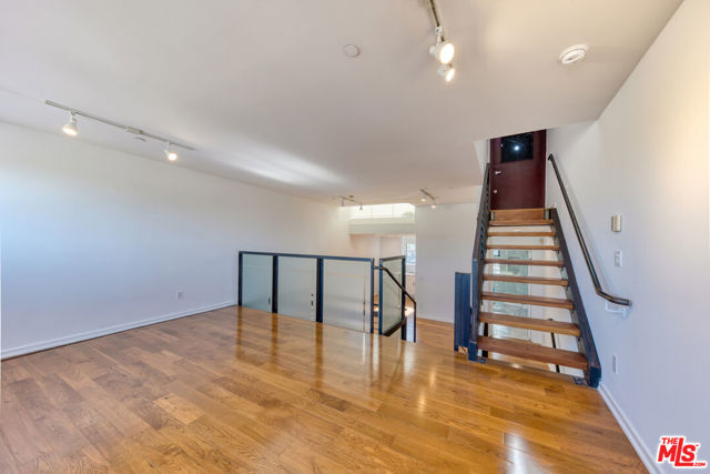 1113 Electric Avenue, Venice CA: https://media.crmls.org/mediaz/b25c71b2-b863-4061-9259-addb02040f9c.jpg