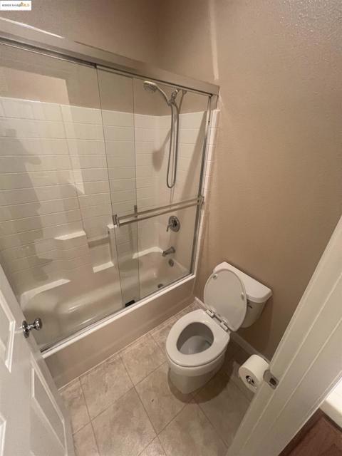 613 Kenwood Dr, Brentwood CA: https://media.crmls.org/mediaz/b25ce1df-7ab7-4ea1-a58a-f9031702c032.jpg