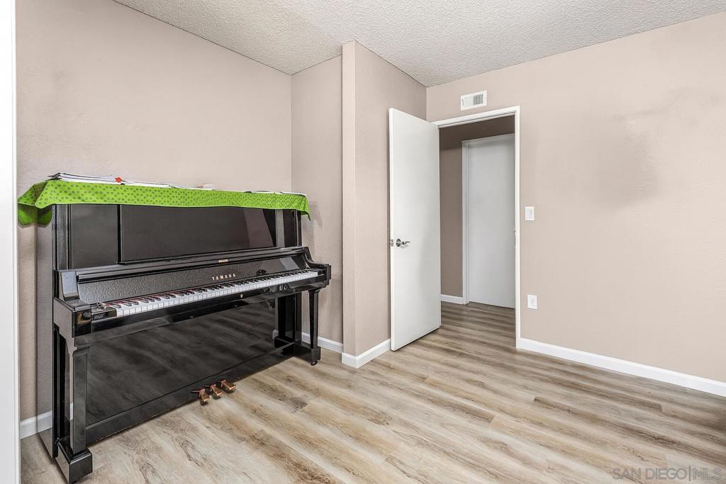 MLS #250032958SD img 15