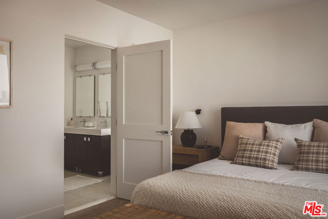 118 N Kings Road, Los Angeles CA: https://media.crmls.org/mediaz/b25d8cd1-74bb-478b-a6c4-ab3829ab38e8.jpg