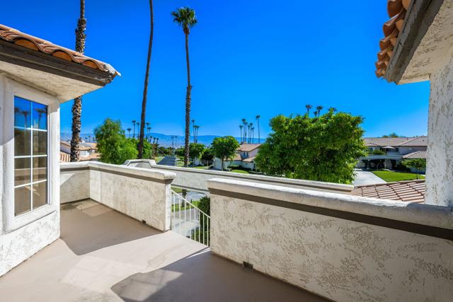 357 Desert Falls E Drive, Palm Desert CA: https://media.crmls.org/mediaz/b25db108-6a9e-4a4f-8a42-cc6316cc6ec6.jpg