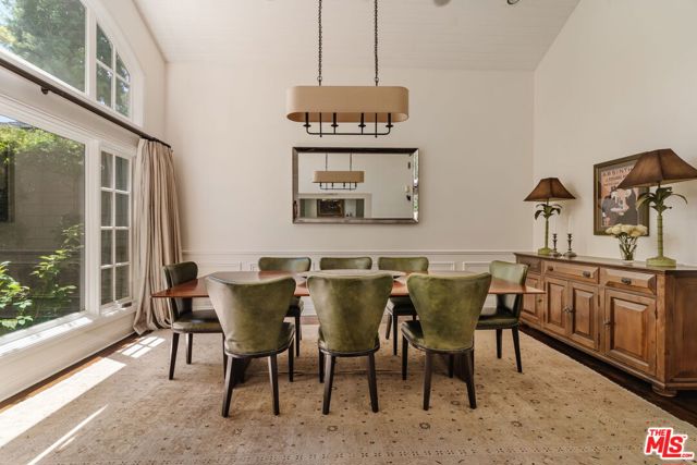 4237 Bluebell Avenue, Studio City CA: https://media.crmls.org/mediaz/b25dfa8f-f6c0-4c6f-8c08-beb8df722985.jpg