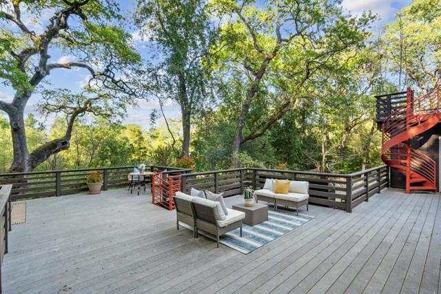 176 Los Trancos Circle, Portola Valley CA: https://media.crmls.org/mediaz/b25e091e-52be-4e46-a332-33ea81db41fb.jpg