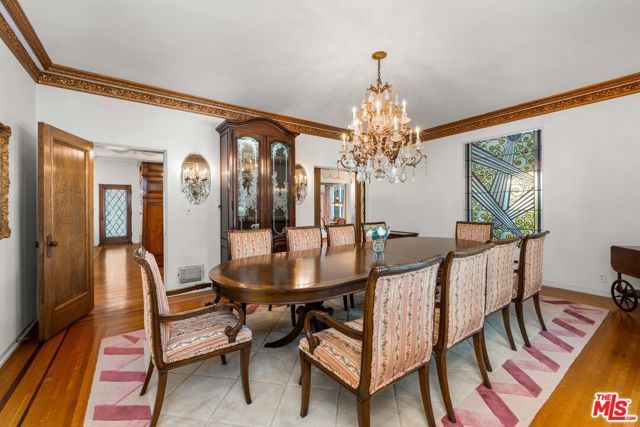 191 S Hudson Avenue, Los Angeles CA: https://media.crmls.org/mediaz/b25ee269-d92d-463b-90d3-690b904221fb.jpg