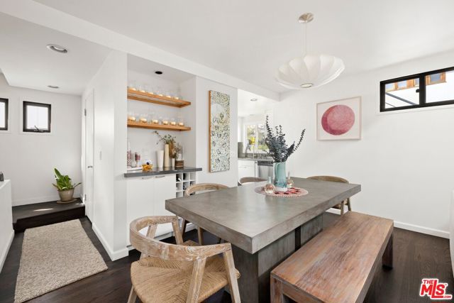 505 Pier Avenue, Santa Monica CA: https://media.crmls.org/mediaz/b25fce1c-c28a-4075-a6a7-6b31fff9789f.jpg