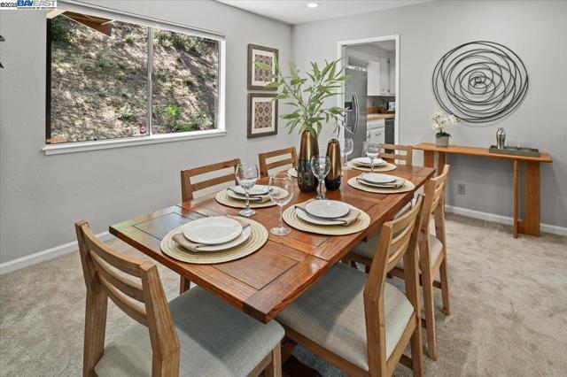 11110 Monan St, Oakland CA: https://media.crmls.org/mediaz/b25ff125-10c7-41b1-878c-954280884e92.jpg