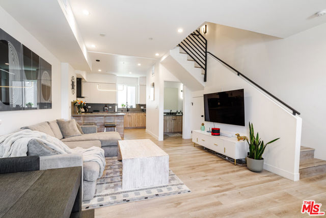 4912 S Centinela Avenue, Los Angeles CA: https://media.crmls.org/mediaz/b260063e-0f3d-4e76-9af5-09f30adf131a.jpg