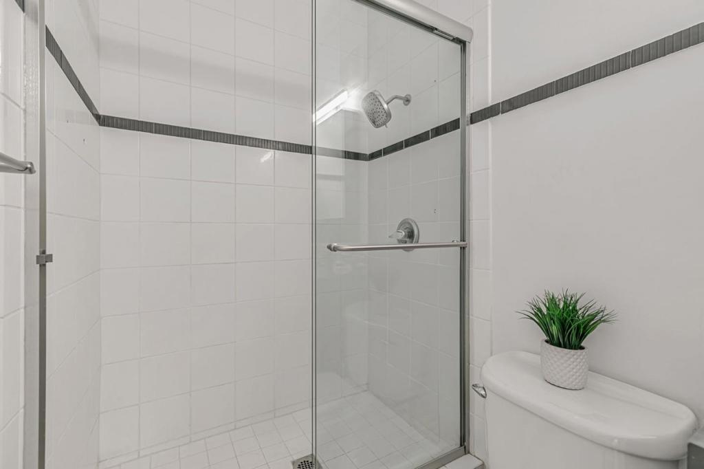 https://media.crmls.org/mediaz/b2602d0a-7c12-4bb7-a4f4-47ec81425d3f.jpg?preset=X-Large