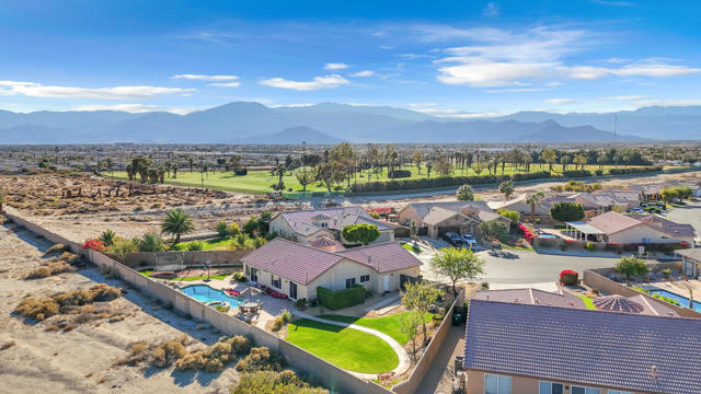 83480 Firecliff Court Court, Indio CA: https://media.crmls.org/mediaz/b260d94b-5c8d-4bd7-ae45-06d43b607afc.jpg