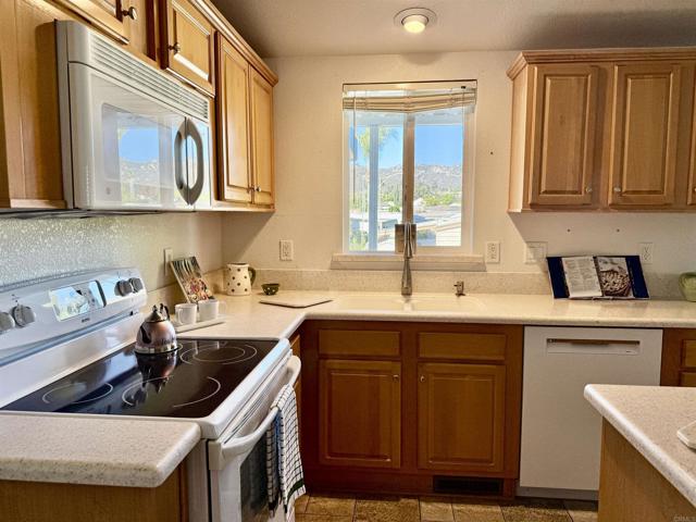 Detail Gallery Image 7 of 32 For 1401 El Norte Pkwy Spc 174,  San Marcos,  CA 92069 - 2 Beds | 2 Baths