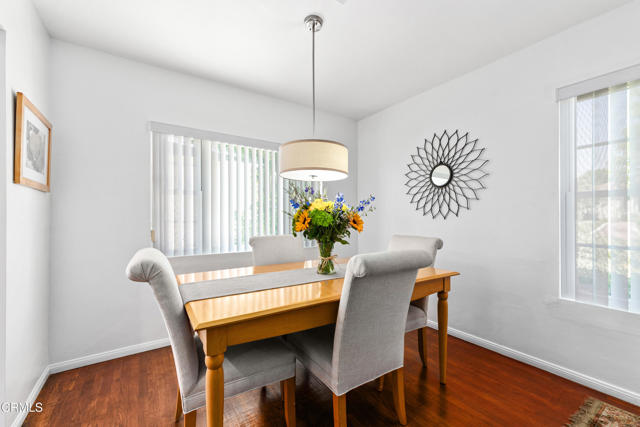 331 N Avon Street, Burbank CA: https://media.crmls.org/mediaz/b2612f33-ef4d-453f-ad1f-51863db81c80.jpg