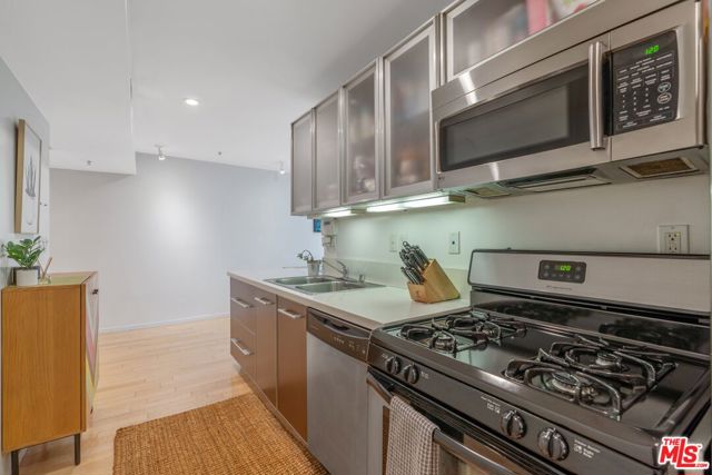 5806 Waring Avenue, Los Angeles CA: https://media.crmls.org/mediaz/b261b7a8-0bae-47d1-b6c9-90427e80fb9d.jpg