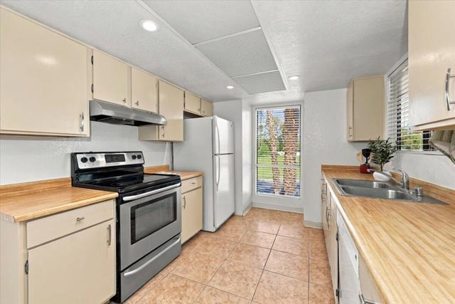 5115 E Waverly Drive #D30, Palm Springs, CA 92264