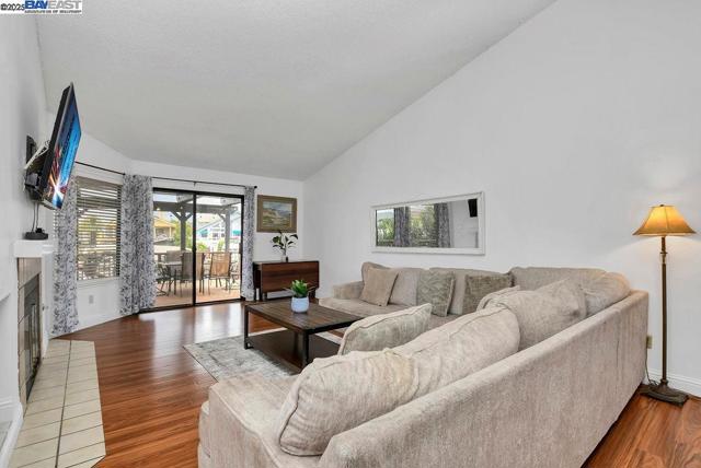 4691 Spinnaker Way, Discovery Bay CA: https://media.crmls.org/mediaz/b2623117-8893-4832-b2da-9608d3d6e555.jpg