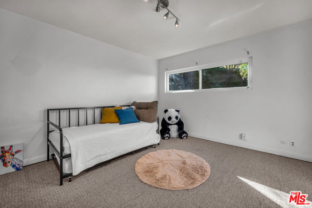 2925 Dona Susana Drive, Studio City CA: https://media.crmls.org/mediaz/b2624b89-993c-4824-a393-8f0e40a8a3a4.jpg