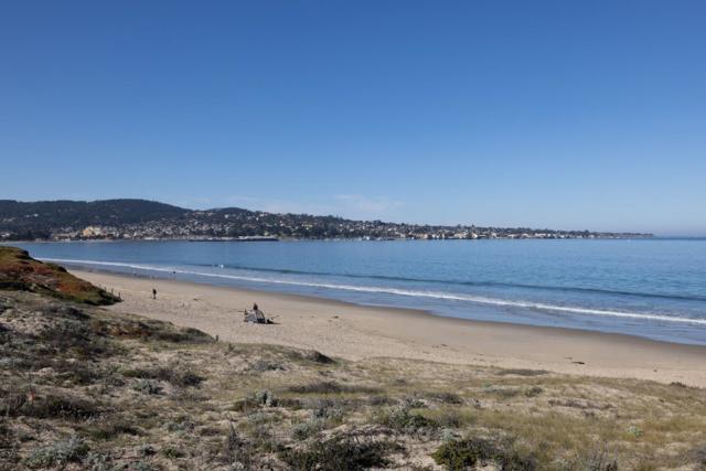 125 Surf Way, Monterey CA: https://media.crmls.org/mediaz/b262ac5e-703f-4187-a58f-17c1260539f7.jpg