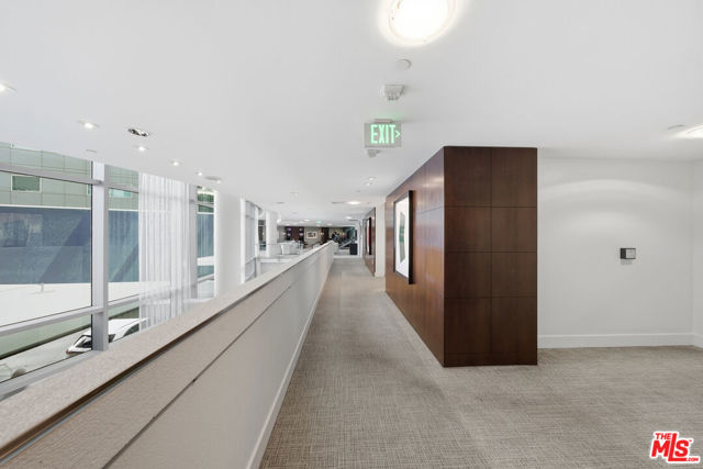 13700 Marina Pointe Drive, Marina del Rey CA: https://media.crmls.org/mediaz/b2630e83-e5d9-4a59-854c-e550cc27ff02.jpg