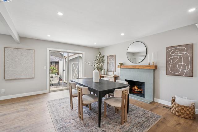 34709 Clover St, Union City CA: https://media.crmls.org/mediaz/b2635319-618d-45fd-8a49-e1e9607c4ca2.jpg
