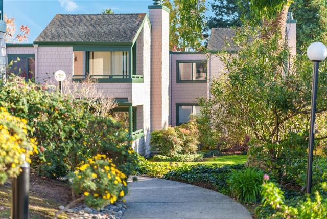 318 Soquel Avenue, Santa Cruz CA: https://media.crmls.org/mediaz/b263d866-934d-4134-9cb4-1b8dd1560855.jpg