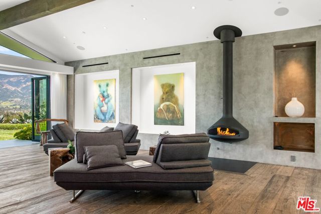 4610 Via Vistosa, Santa Barbara CA: https://media.crmls.org/mediaz/b26458ee-f5fe-4863-a2a3-f78610d5a3b8.jpg