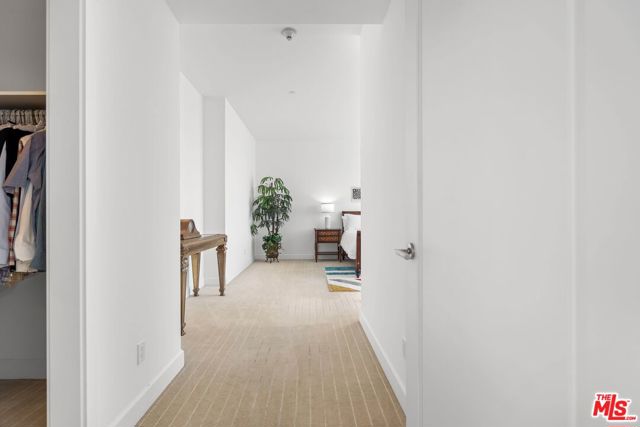 Image 13 of 45 For 900 Olympic Boulevard 33i