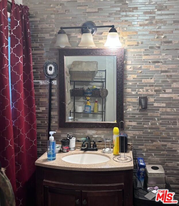 https://media.crmls.org/mediaz/b26470d3-6a81-4f6a-ba19-daf15d8691c3.jpg?preset=X-Large