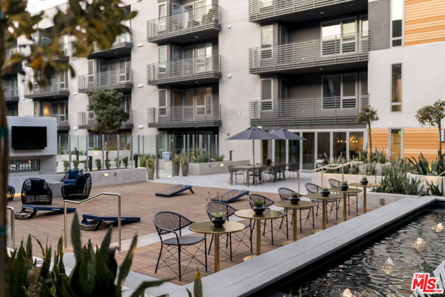 3425 W OLIVE Avenue, Burbank CA: https://media.crmls.org/mediaz/b26475a3-9a10-47f9-a983-e493ee5c88da.jpg