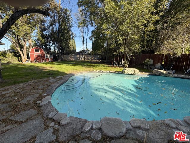 5952 Lubao Avenue, Woodland Hills CA: https://media.crmls.org/mediaz/b2647cab-af1b-448b-8759-230d5ecf5209.jpg