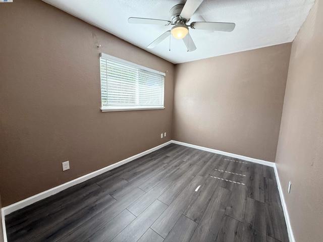 989 Palm Cir, Tracy CA: https://media.crmls.org/mediaz/b26487ba-1770-47d0-8fd9-42fa73eb913e.jpg