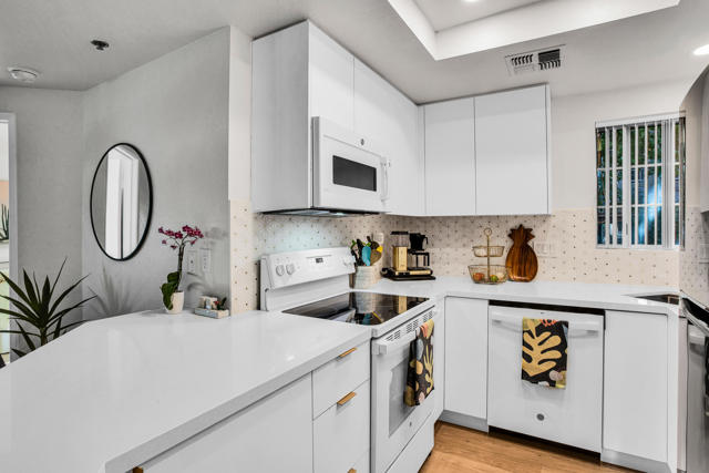 Image 5 of 27 For 2700 Lawrence Crossley Road  68