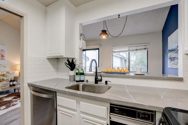 Image 19 of 50 For 6047 Joaquin Murieta Ave  F