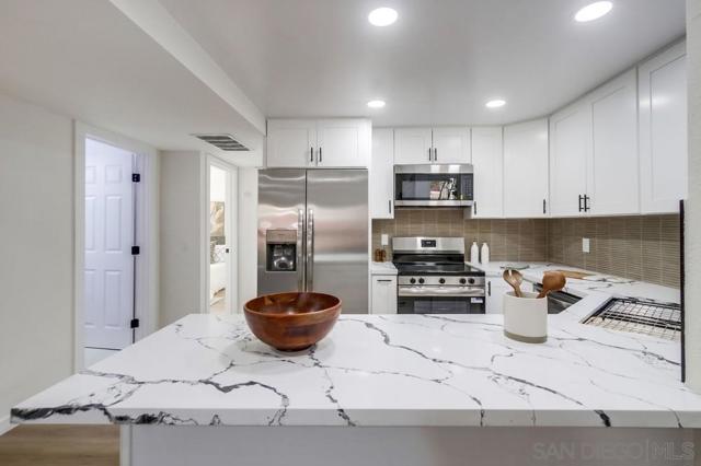475 N N Midway Dr, Escondido CA: https://media.crmls.org/mediaz/b265bfa2-c28e-47f7-8459-de6065f6cfda.jpg