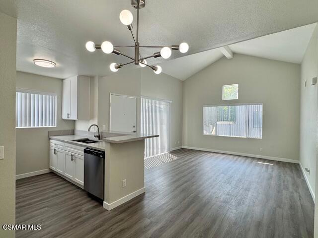 24479 Valle Del Oro, Newhall CA: https://media.crmls.org/mediaz/b265f742-09b4-48a6-9fd8-339ea4098d6d.jpg