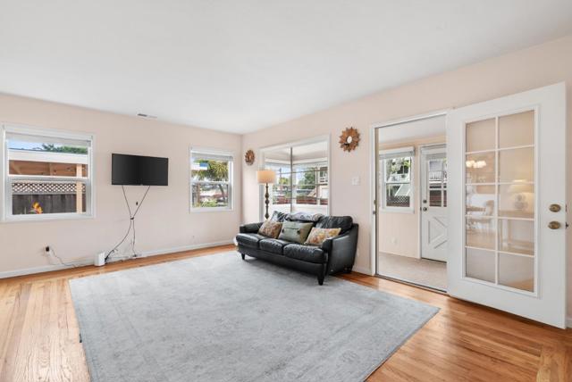 525 Laverne Avenue, Aptos CA: https://media.crmls.org/mediaz/b2661886-6310-495f-9085-608ceb8d1292.jpg