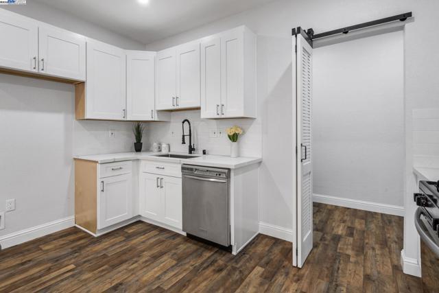 4189 Ogden Dr, Fremont CA: https://media.crmls.org/mediaz/b266c907-8f53-4518-b15c-740228d2d8ca.jpg