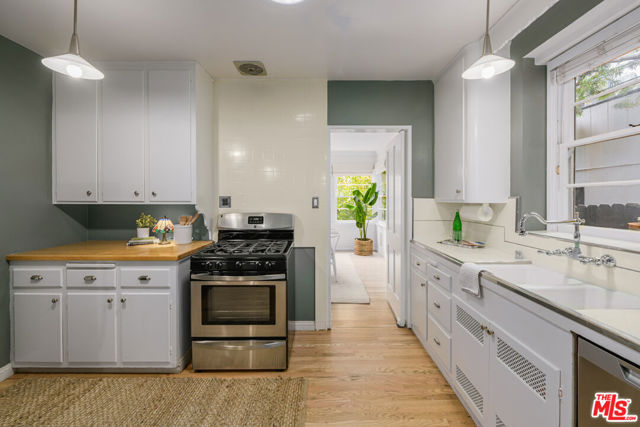 5919 Tuxedo Terrace, Los Angeles CA: https://media.crmls.org/mediaz/b2674177-6ed7-482a-ae74-d0aac30d1545.jpg