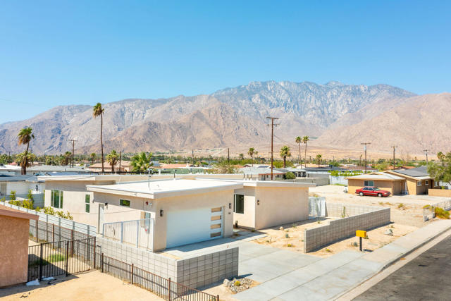 361 W Sunview Avenue, Palm Springs CA: https://media.crmls.org/mediaz/b26784cc-6ca7-4155-93f5-6c6d3cbde52e.jpg