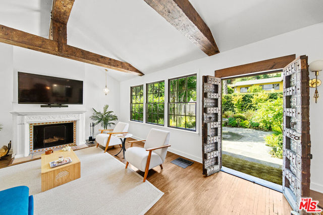 6626 Cahuenga Terrace, Los Angeles CA: https://media.crmls.org/mediaz/b2687bec-6141-45ea-90ef-f641c4e9cf65.jpg