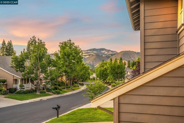 108 Shadewell Dr, Danville CA: https://media.crmls.org/mediaz/b2689257-0392-4fee-9783-02b4cedb3194.jpg