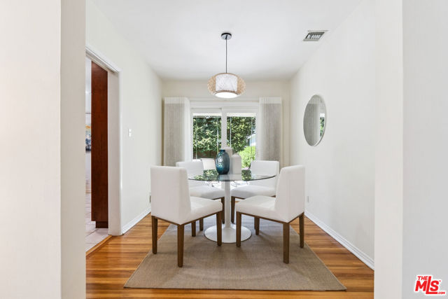 14741 Killion Street, Sherman Oaks CA: https://media.crmls.org/mediaz/b268e8f1-733f-4068-b8c3-245735b9a25a.jpg