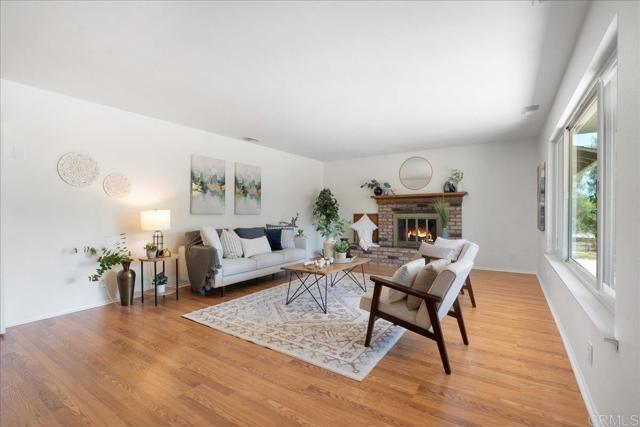 296 Durgin, Ramona CA: https://media.crmls.org/mediaz/b268f4ff-003d-4744-b911-11c59dde2dc5.jpg