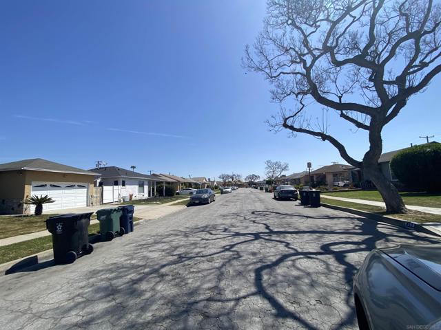355 E 139Th St, Los Angeles CA: https://media.crmls.org/mediaz/b2696d49-b689-4671-9972-b0f8499bfdf1.jpg