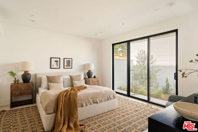 1615 N Coronado Street, Los Angeles CA: https://media.crmls.org/mediaz/b269851c-b865-48cb-b8a5-2b83eac32c5a.jpg
