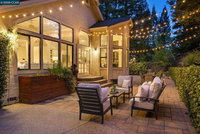 3363 Deer Hollow Dr, Danville CA: https://media.crmls.org/mediaz/b26a8e58-4500-4952-bb52-b6a6e4d99d7e.jpg
