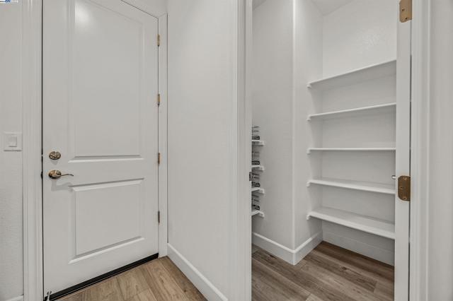 2288 Jessica Way, Tracy CA: https://media.crmls.org/mediaz/b26ac38c-1972-4e4e-a911-19ba751a5a88.jpg