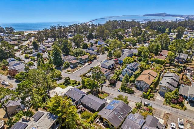 422 Portola Avenue, Half Moon Bay CA: https://media.crmls.org/mediaz/b26af536-b623-416b-a1aa-2b767b2b253c.jpg